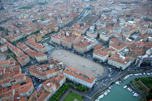 Di Terra e di mare. Livorno in fotografia